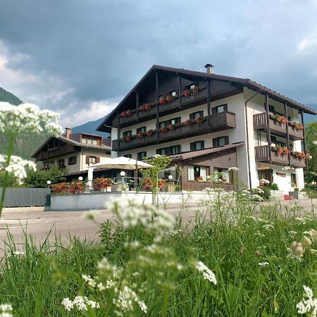 Hotel Ferrari Pinzolo Eksteriør billede